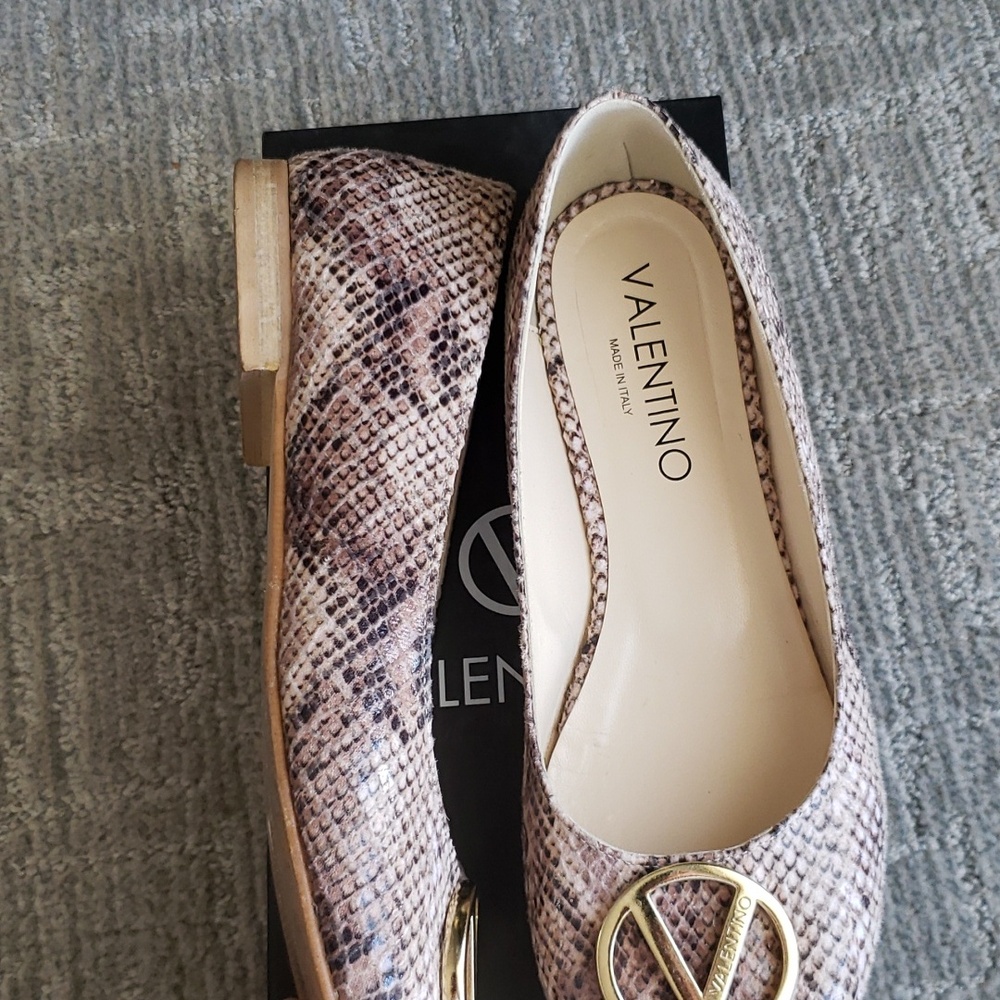 Womens Valentino flats - Picture 2 of 5